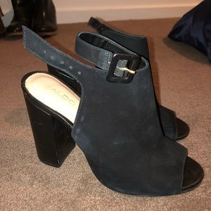 Black chunky pumps